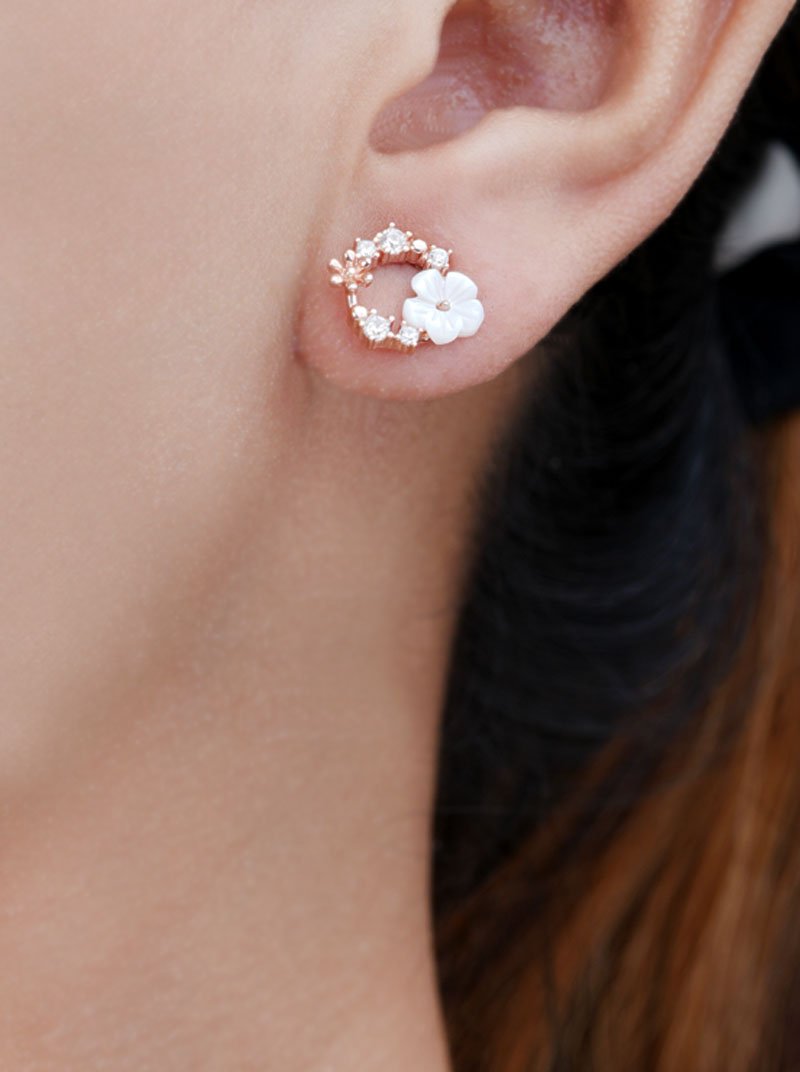White Flower Ladybug Circle Stud Earrings (Pure Silver) - Rose Gold